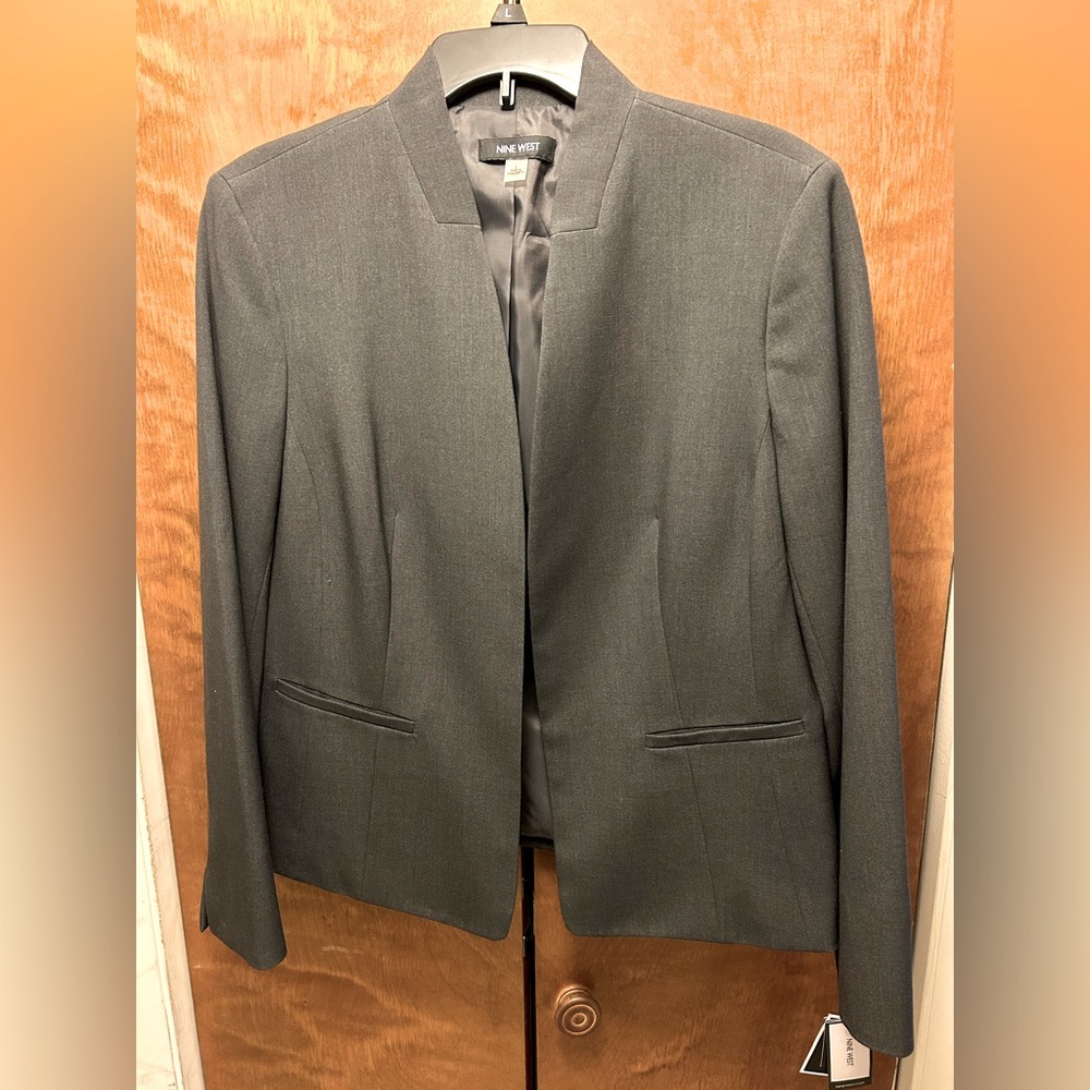 Women’s Nine West collarless suit jacket